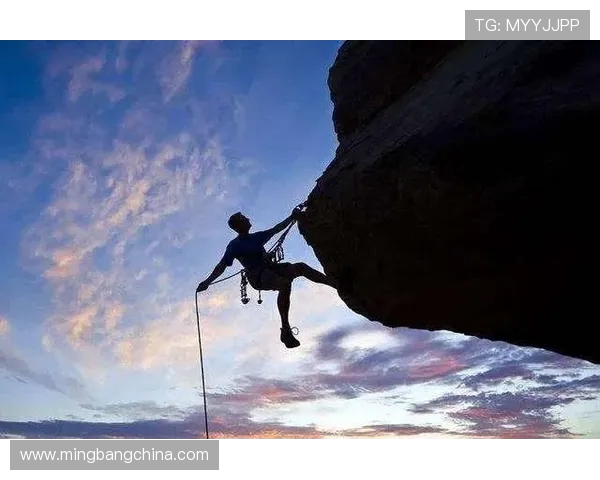 南京攀岩队与成都攀岩队的比赛复盘与经验分享分析